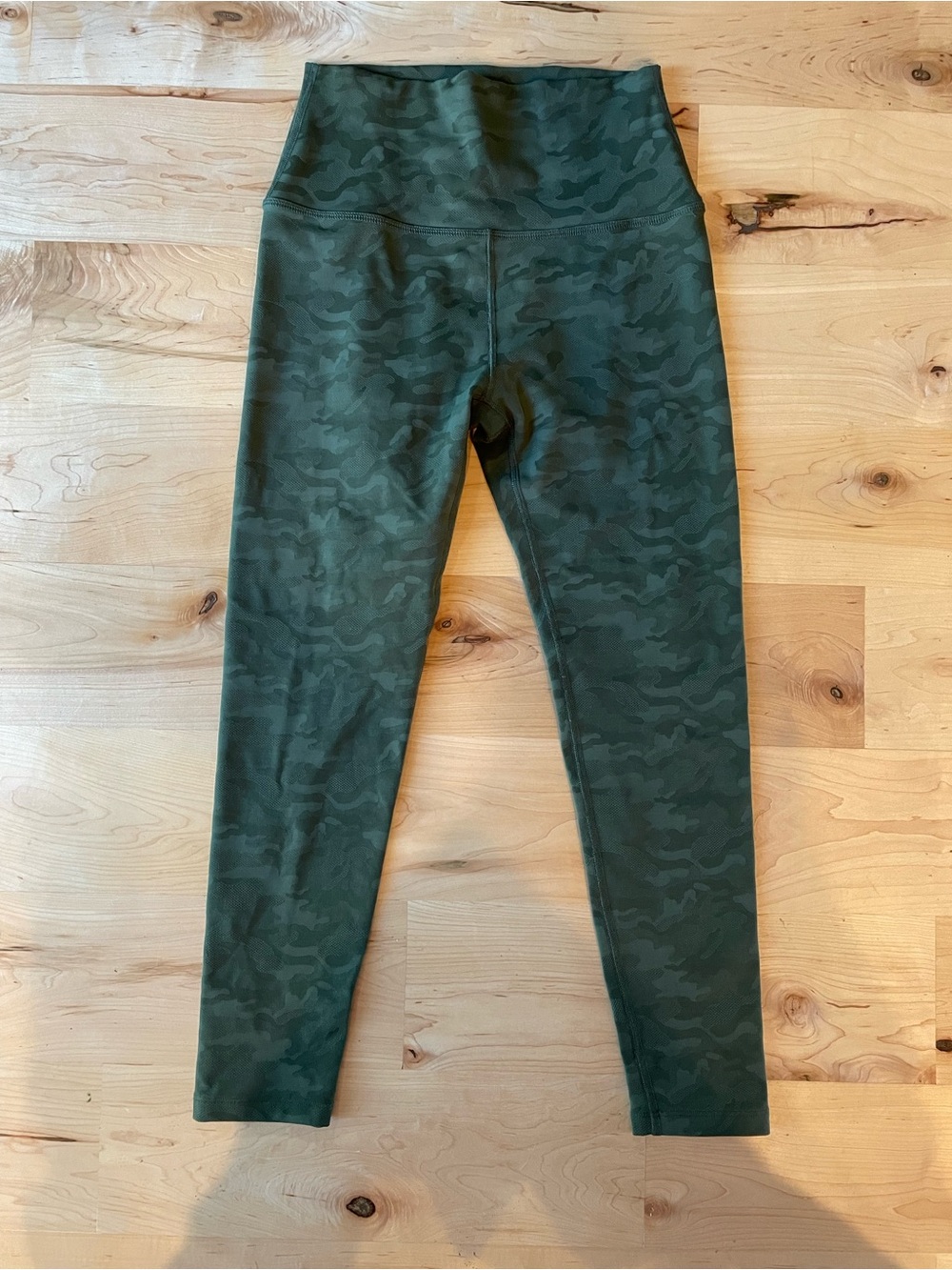 Beyond Yoga Eden Green Camo Jacquard High Waisted Midi Leggings S